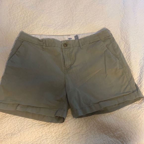 Old Navy olive green shorts - Picture 1 of 3